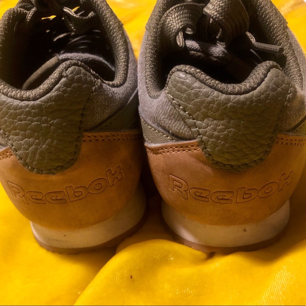 Hunter Green Classic Reebok’s - Picture 6 of 6
